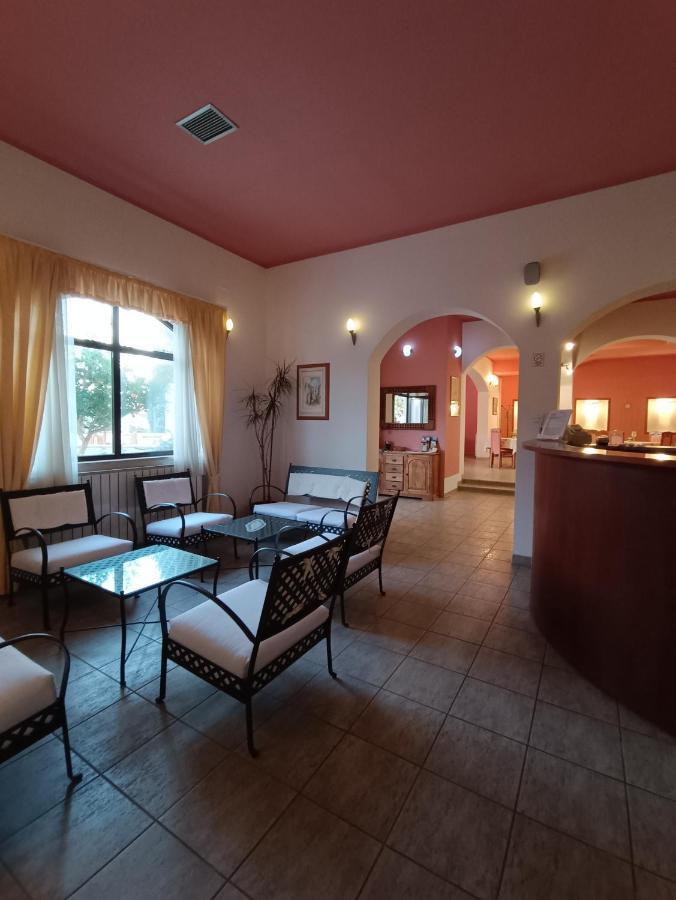 Hotel Holiday Buici  Buitenkant foto