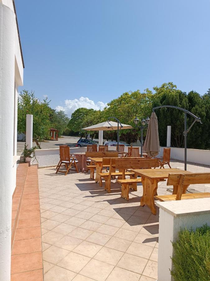 Hotel Holiday Buici  Buitenkant foto